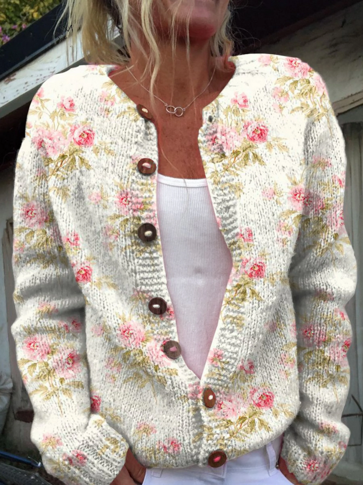 Brigitte | Strickjacke mit Blumen- und Blattmuster