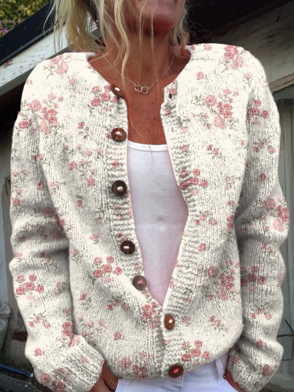 Jacqueline | Strickjacke mit rosa Rosenblüten-Print und Knöpfen