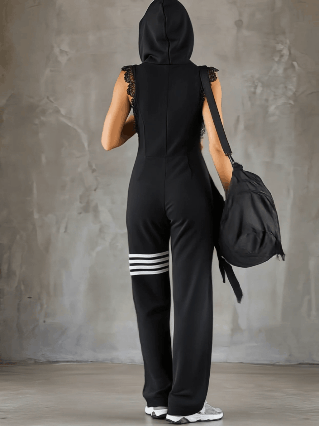 Danielle - Retro Sport-Jumpsuit mit Kapuze und Streifen