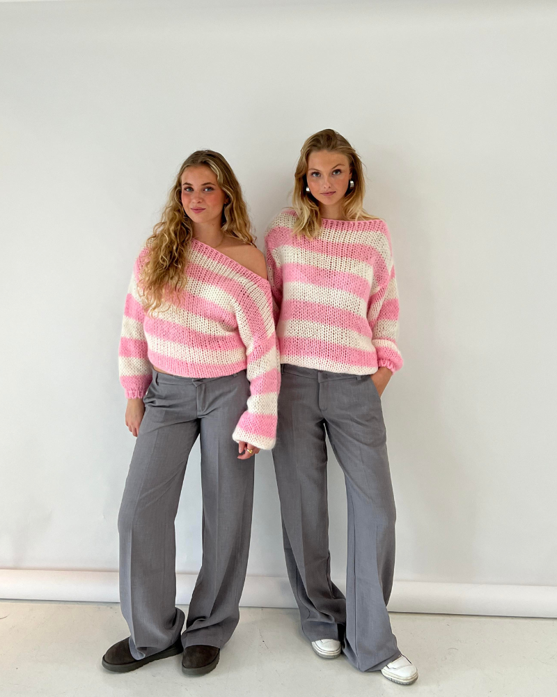 "Louisa | Gestreifter Strickpullover" can be rewritten as "Louisa | Streifenmuster Strickpullover".