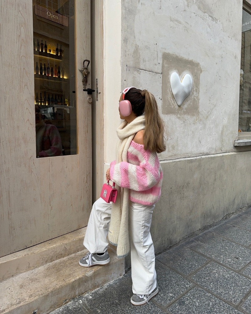 "Louisa | Gestreifter Strickpullover" can be rewritten as "Louisa | Streifenmuster Strickpullover".