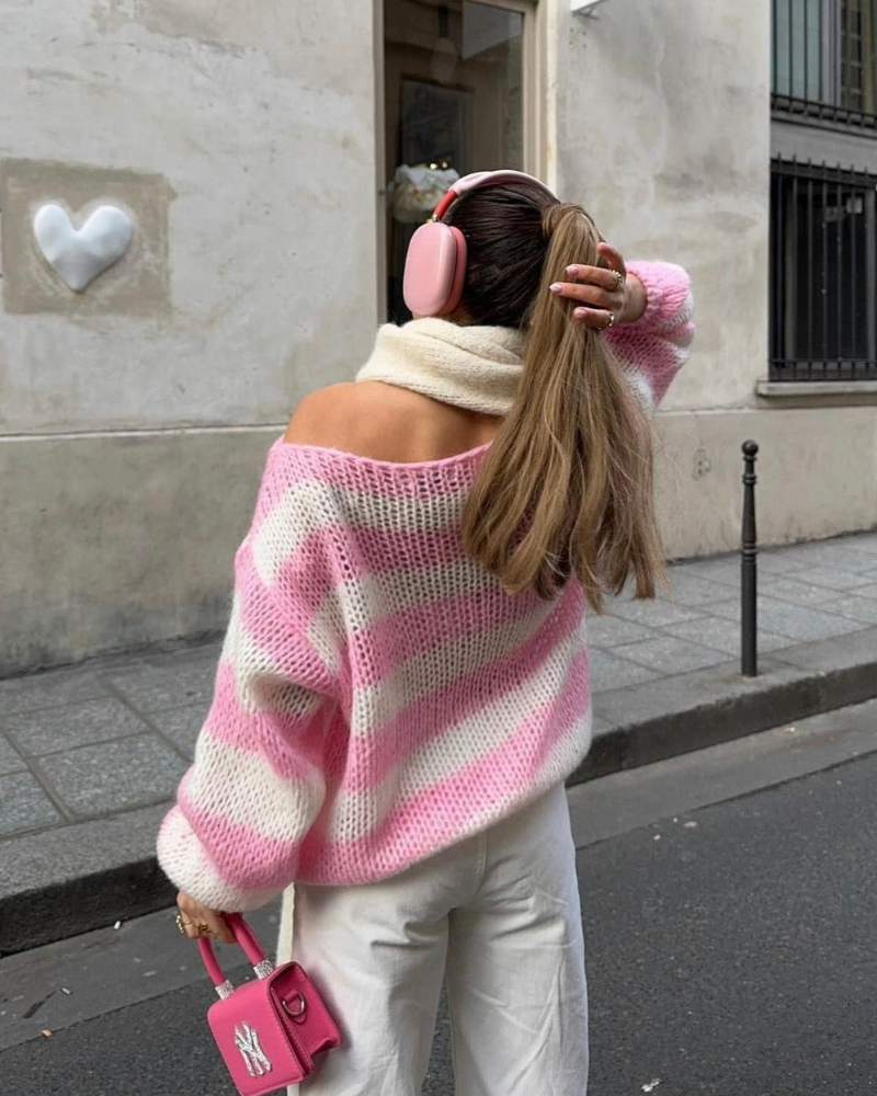"Louisa | Gestreifter Strickpullover" can be rewritten as "Louisa | Streifenmuster Strickpullover".