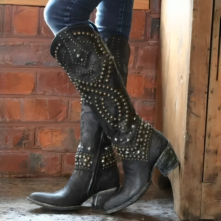 Blessie | Kniehohe Stiefel mit Nieten-Detail