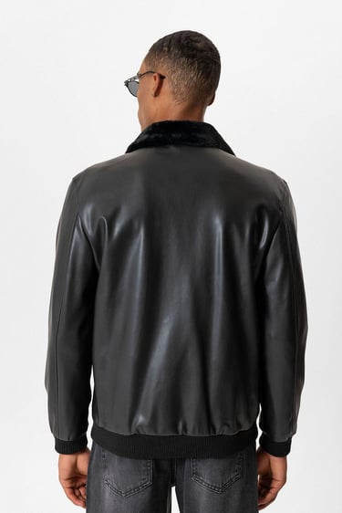 "Emil | Jacke mit Doppelten Taschen" could be rewritten as "Emil | Jacke mit Zwei praktischen Taschen".