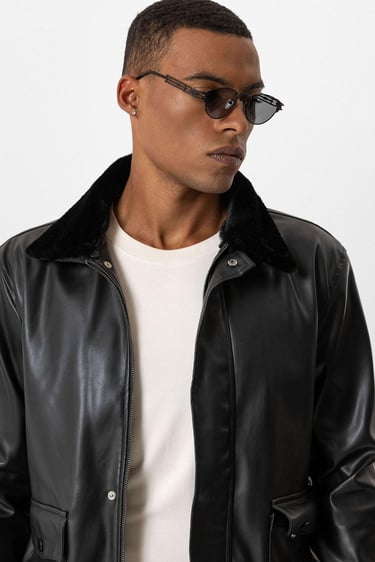 "Emil | Jacke mit Doppelten Taschen" could be rewritten as "Emil | Jacke mit Zwei praktischen Taschen".