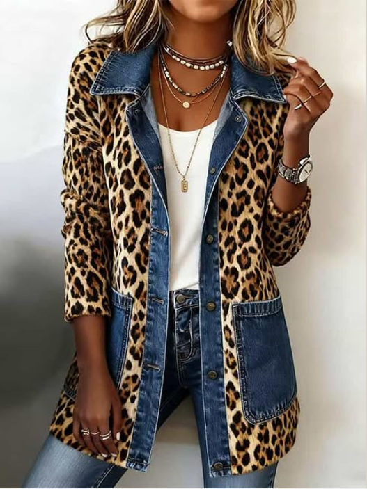 Madeleine | Longline-Jacke mit kontrastierenden Einsätzen aus Denim im Leopardenmuster