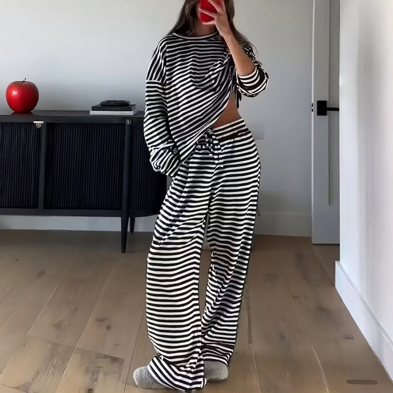 Aunora | Zweiteiliges gestreiftes Pyjama-Set